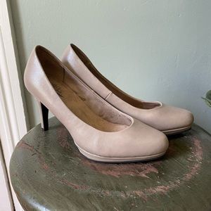 Neutral heels